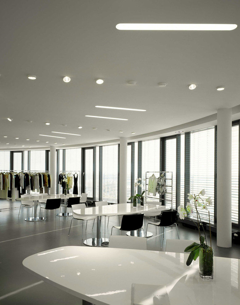 Laurèl Headquarter / Showroom Plan2Plus