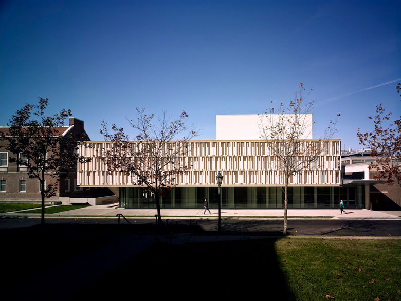 Yogi Berra Museum and Learning Center / ikon.5 architects