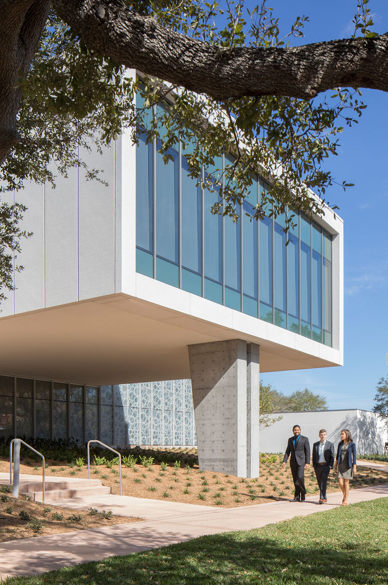 Yogi Berra Museum and Learning Center / ikon.5 architects